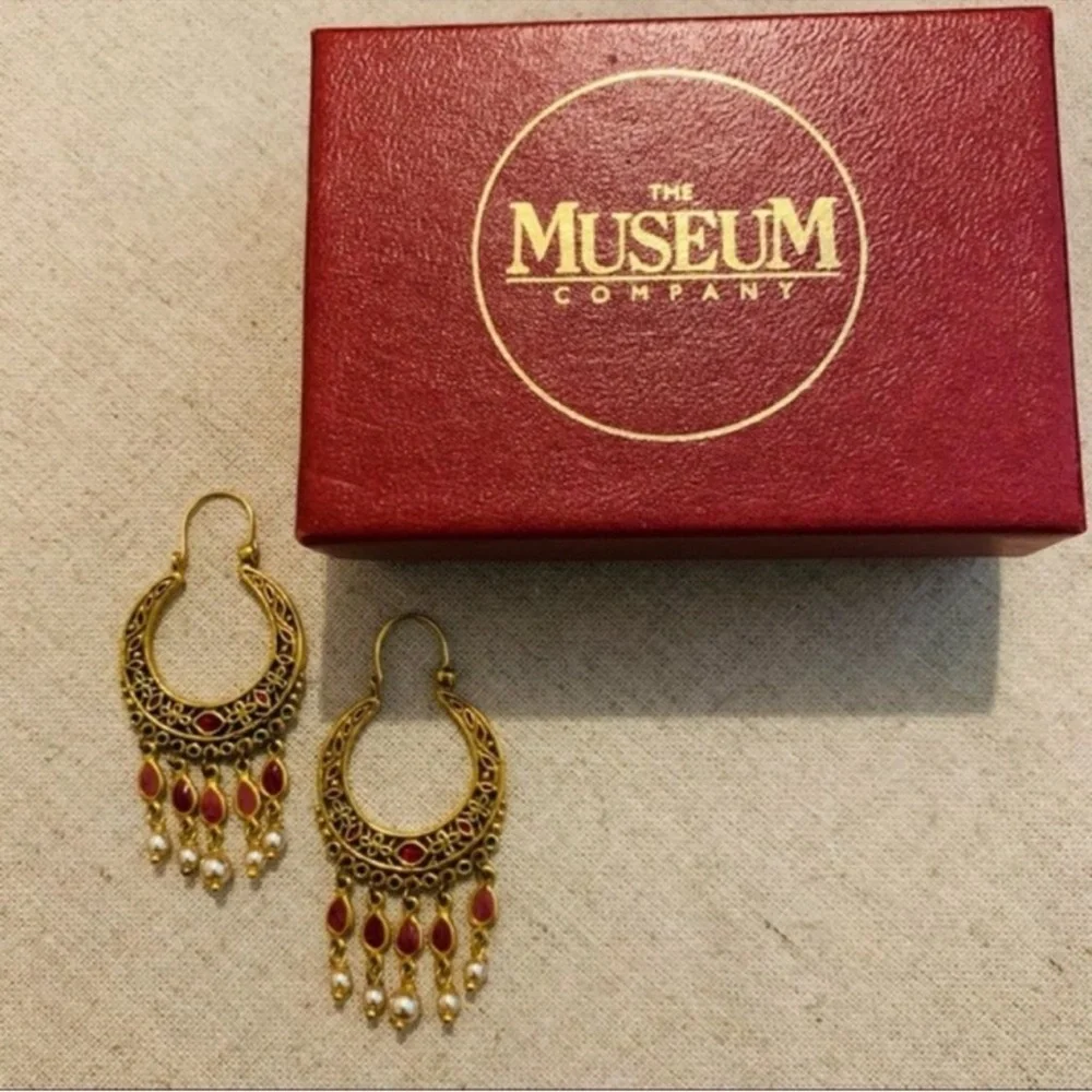The Museum Company | Earrings | Enamel & Pearl